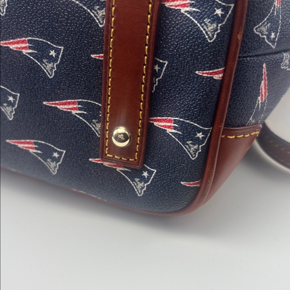 Dooney & Bourke NFL New England Patriots Charli Satchel, excellent condition - Picture 11 of 14